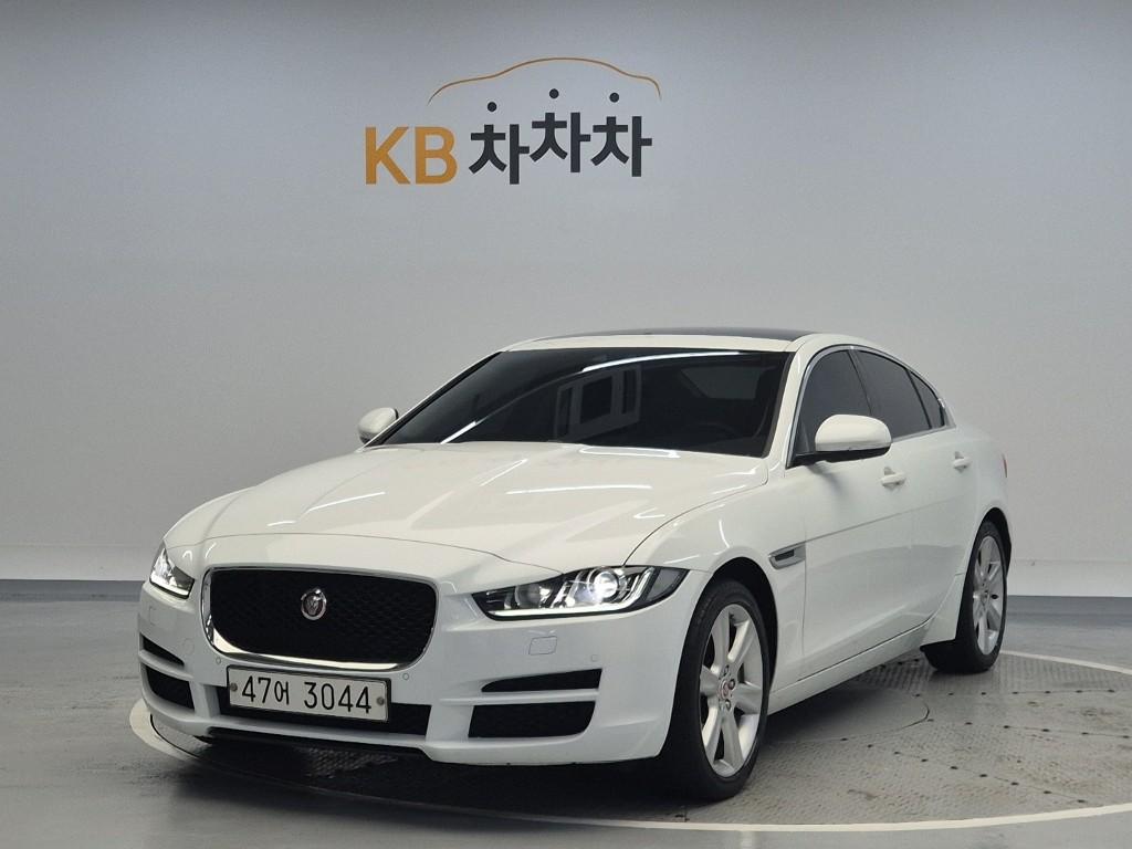 2017 JAGUAR XE 