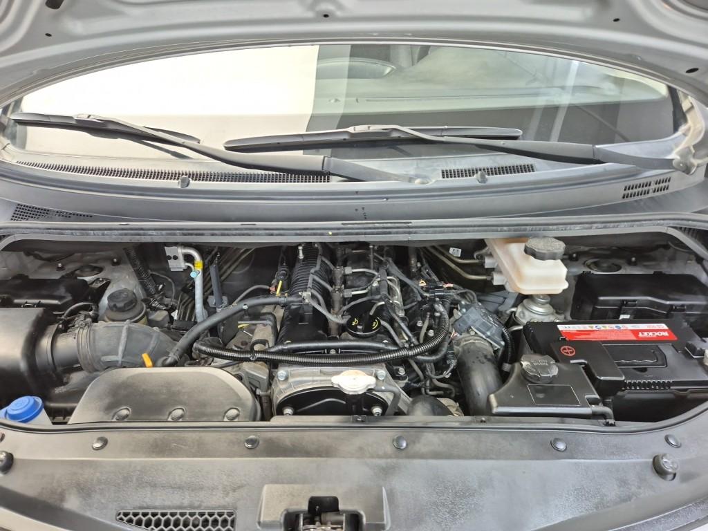 2016 HYUNDAI GRAND STAREX 