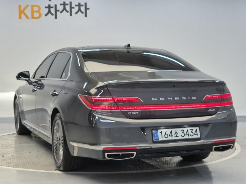 2021 GENESIS G90 