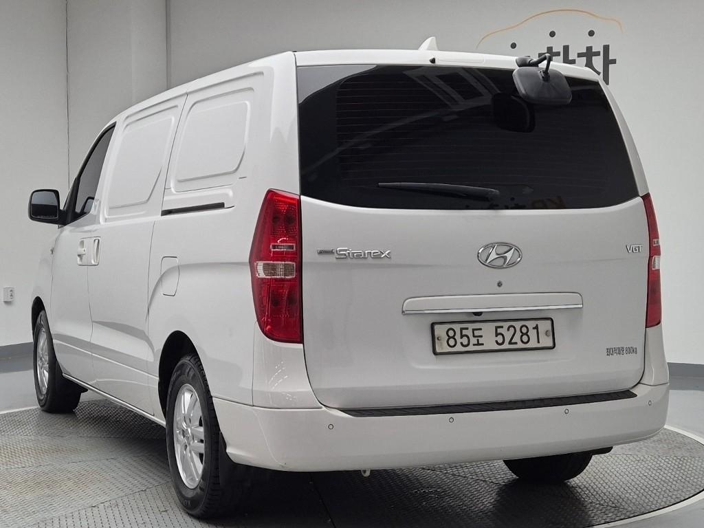 2021 HYUNDAI THE NEW GRAND STAREX 