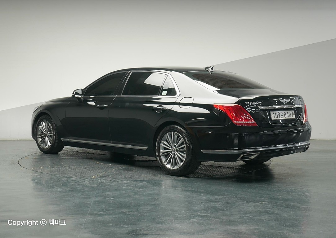 2017 GENESIS EQ900 