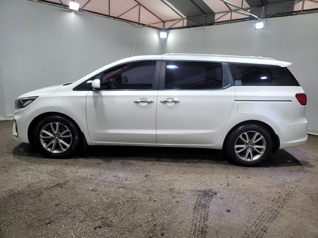 2020 KIA THE NEW CARNIVAL 9seat Diesel Luxury