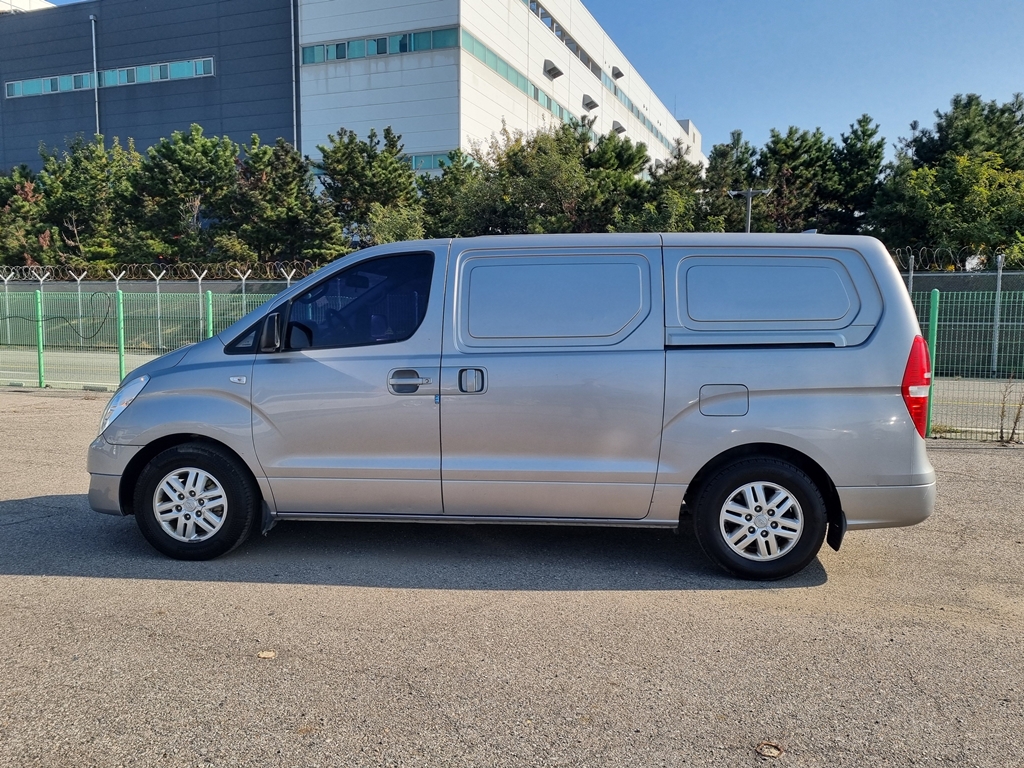 2018 HYUNDAI GRAND STAREX 3seat  Diesel Van Smart