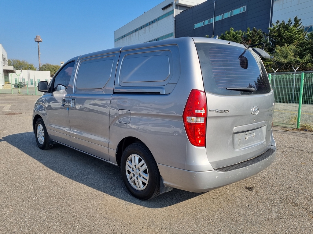 2018 HYUNDAI GRAND STAREX 3seat  Diesel Van Smart