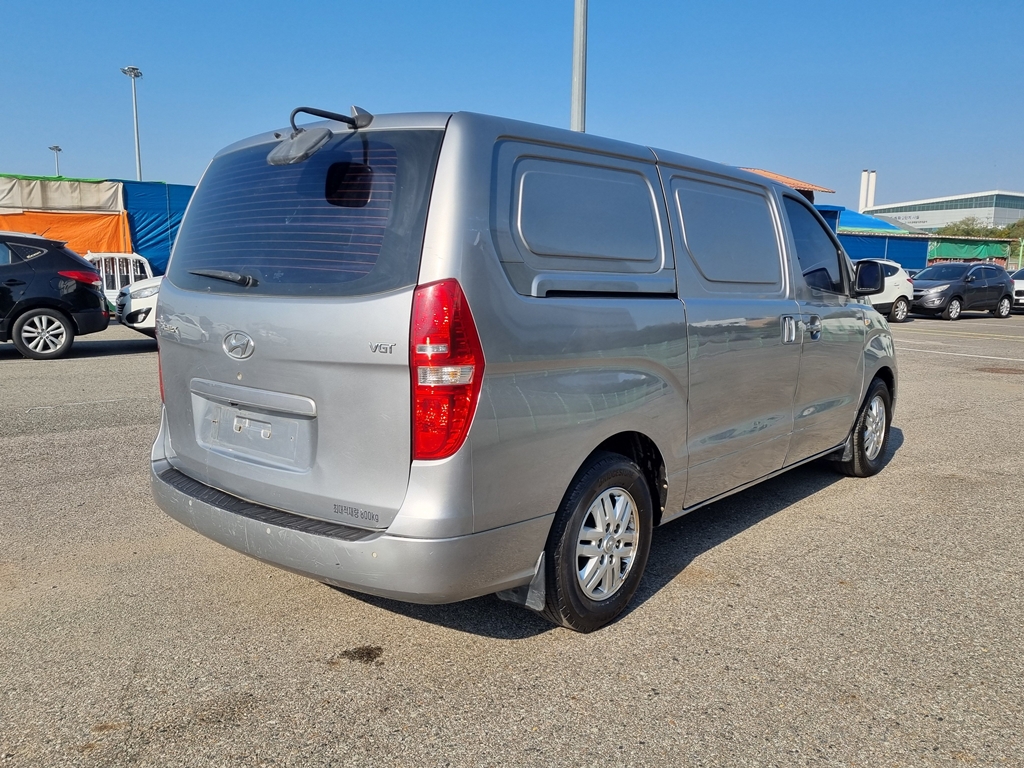 2018 HYUNDAI GRAND STAREX 3seat  Diesel Van Smart