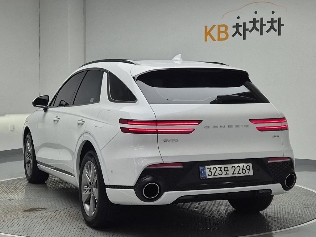 2024 GENESIS GV70 