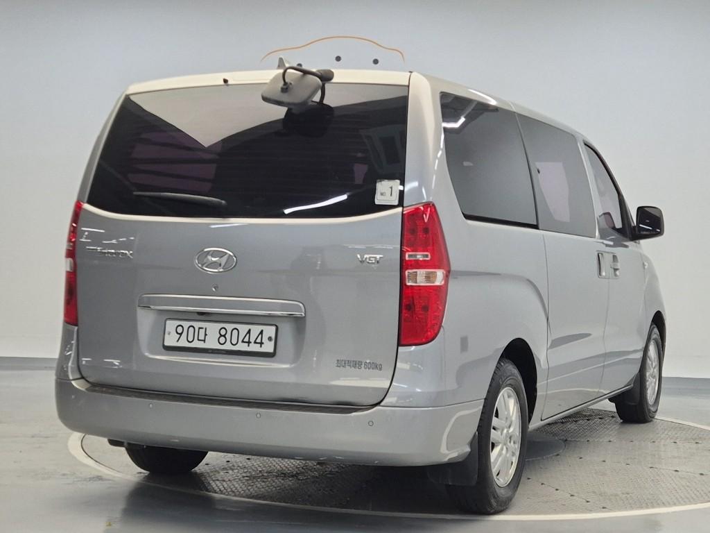 2017 HYUNDAI GRAND STAREX 