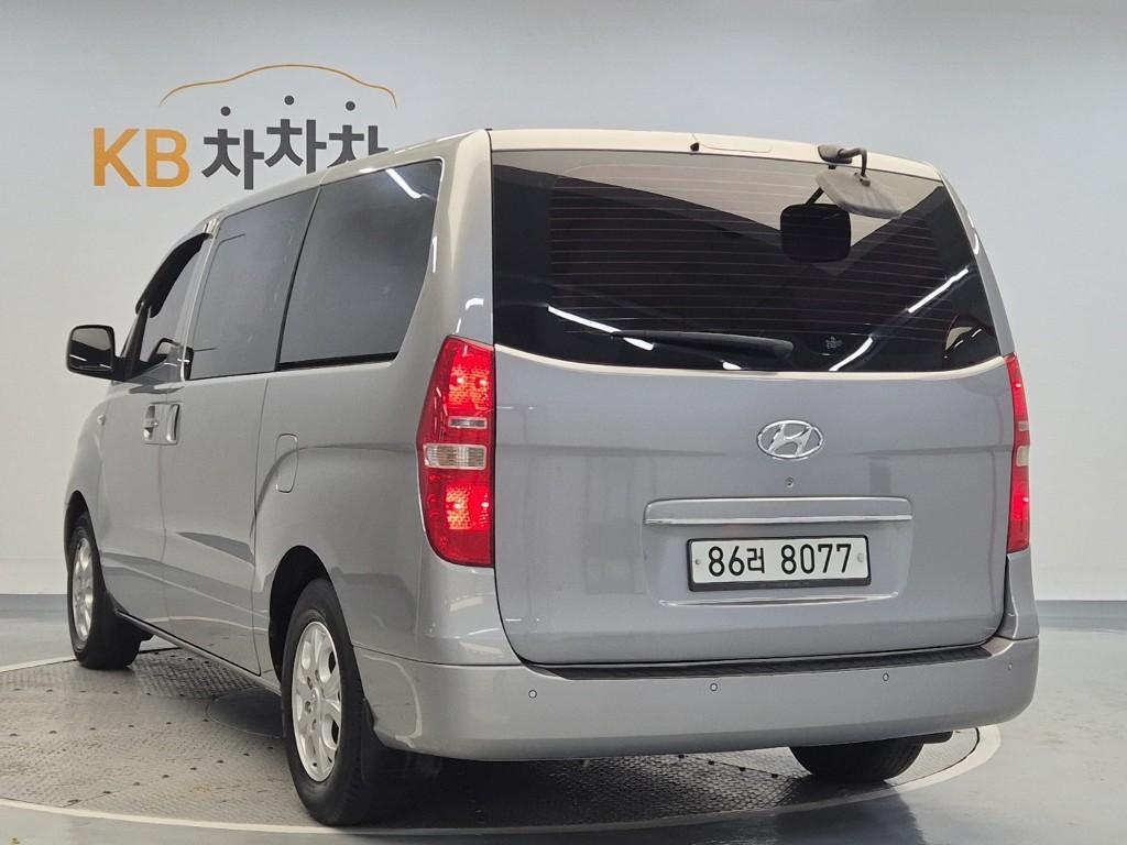 2011 HYUNDAI GRAND STAREX 