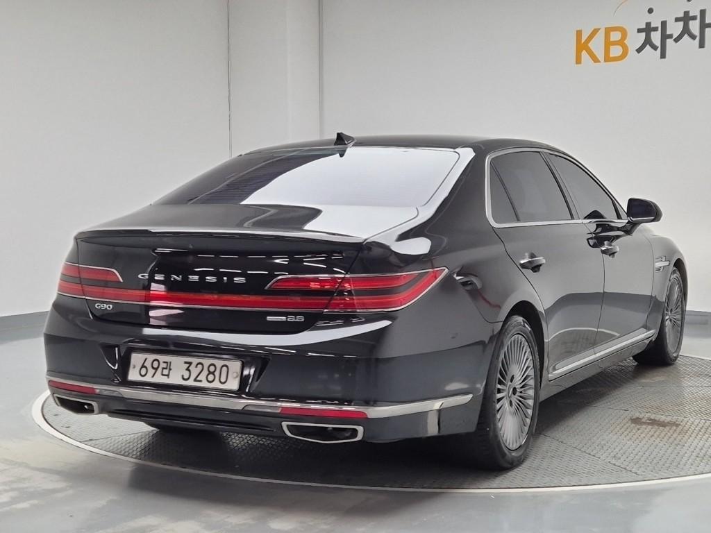 2019 GENESIS G90 