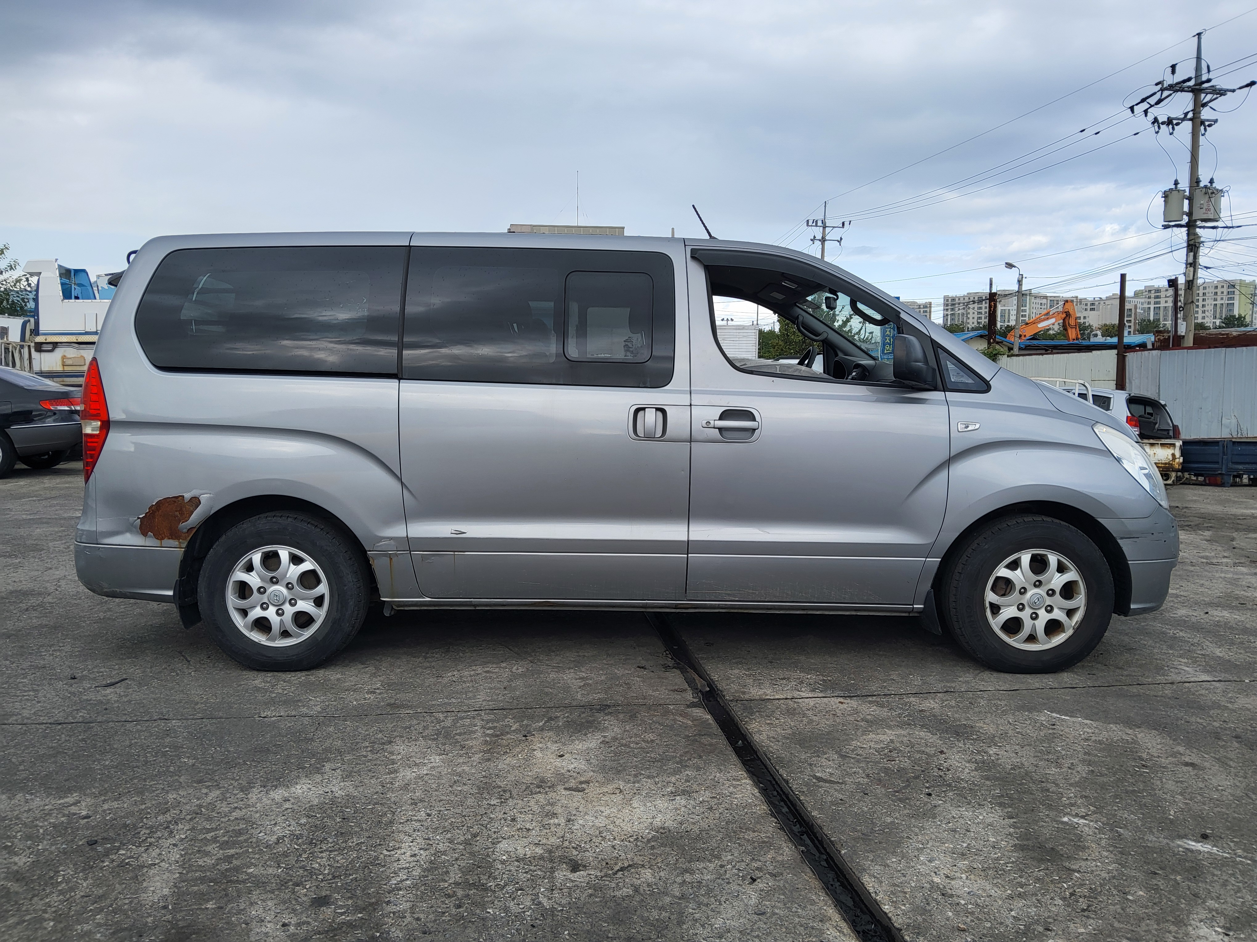 2011 Hyundai Grand Starex