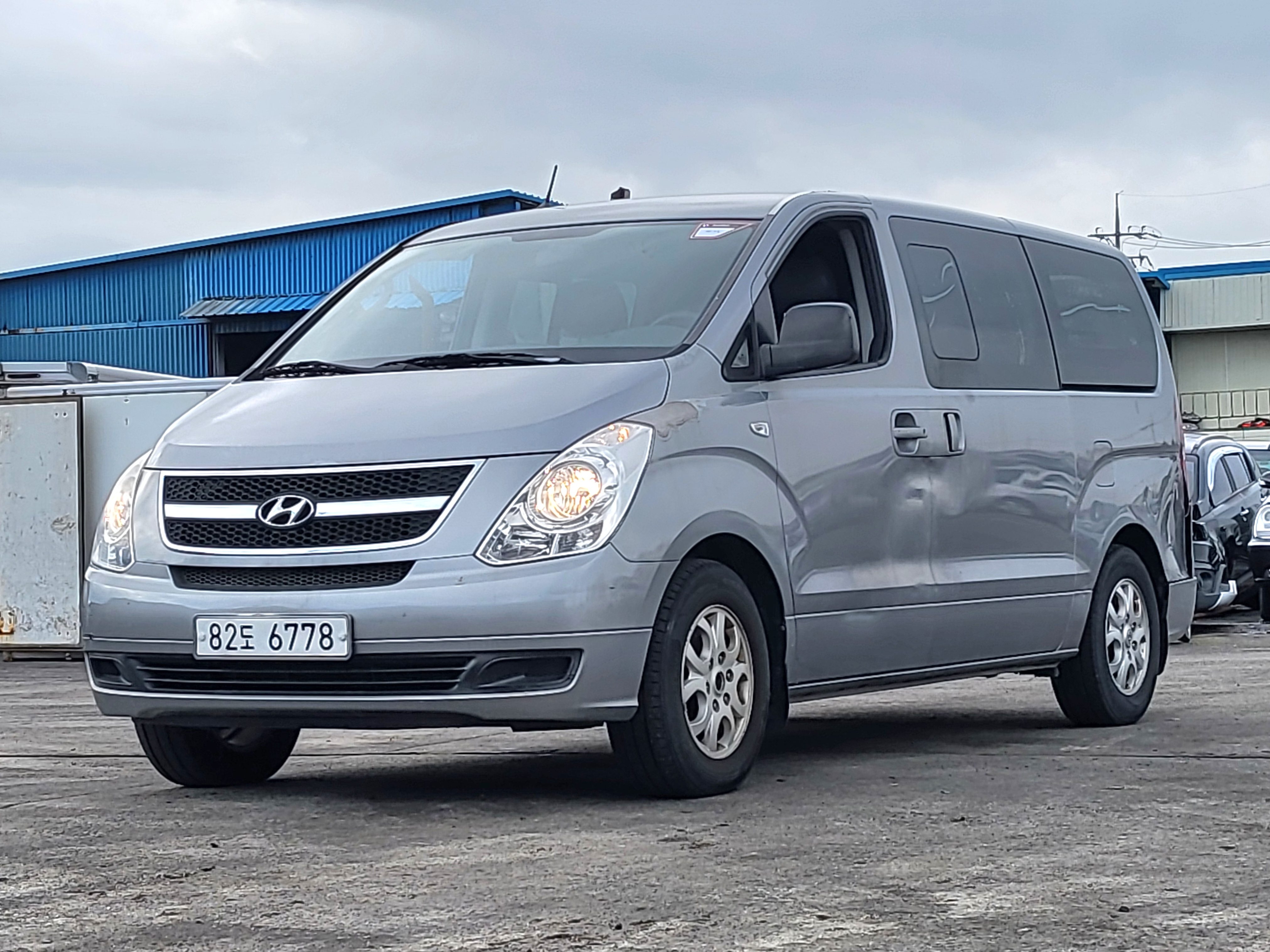 2011 Hyundai Grand Starex