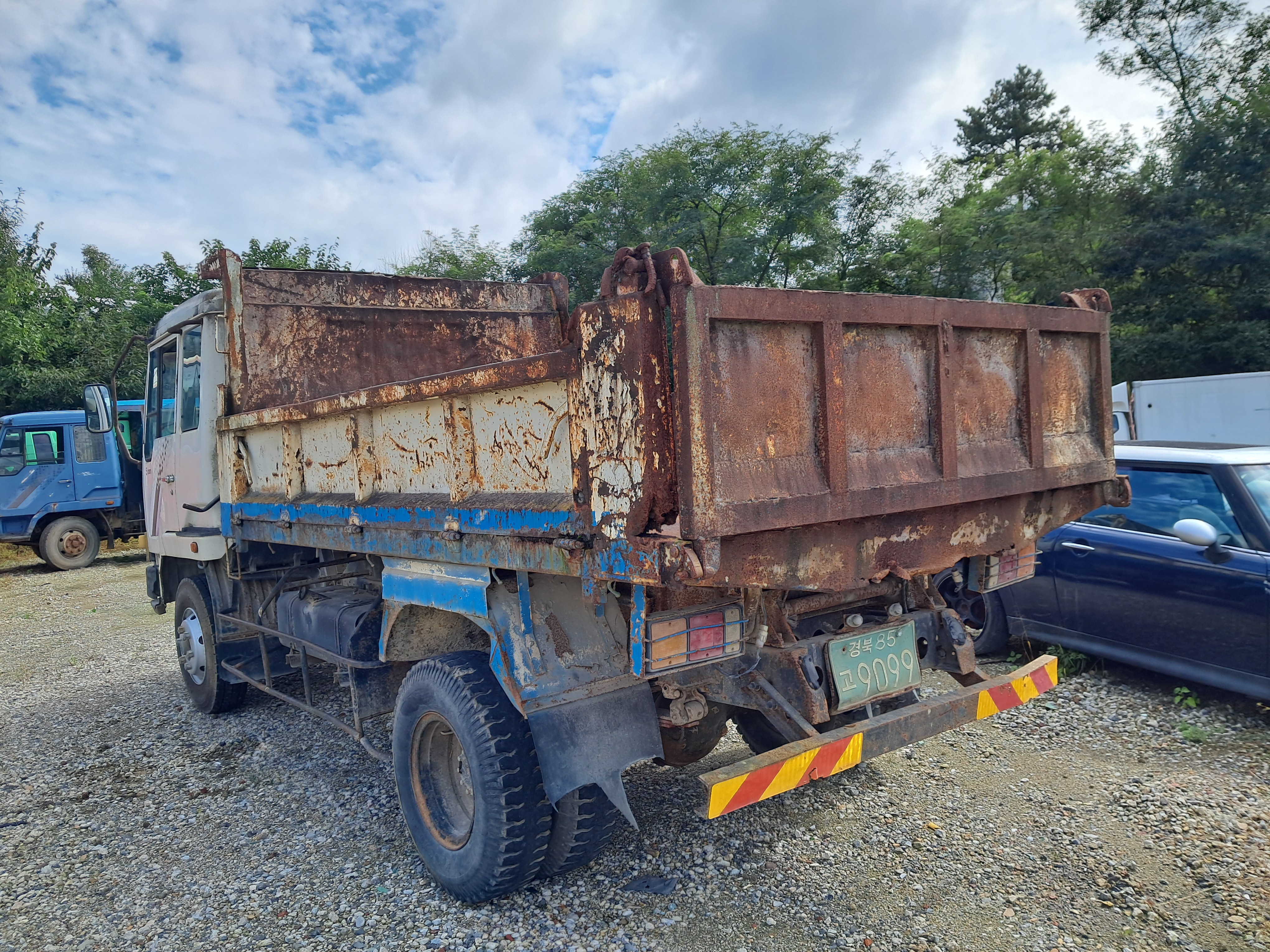 1997 Hyundai 5ton dump truck