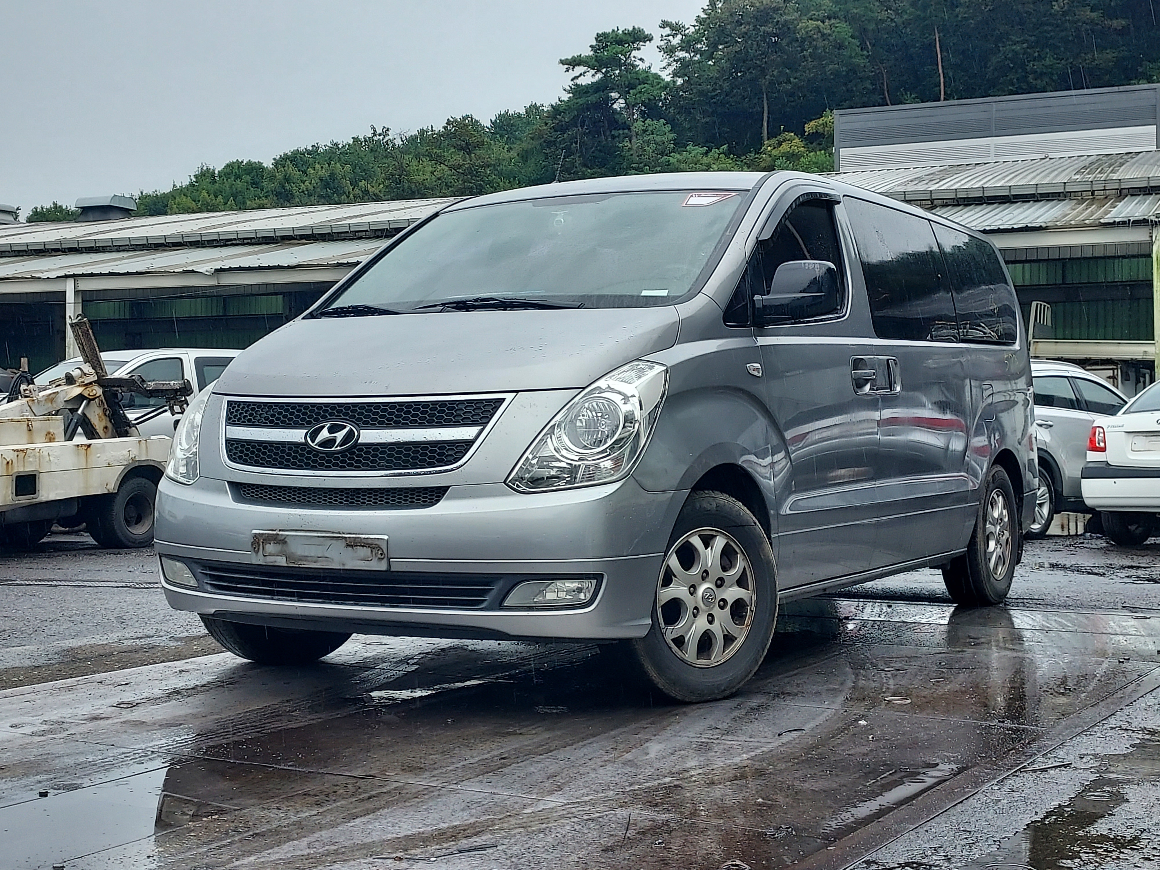 2012 Hyundai Grand Starex
