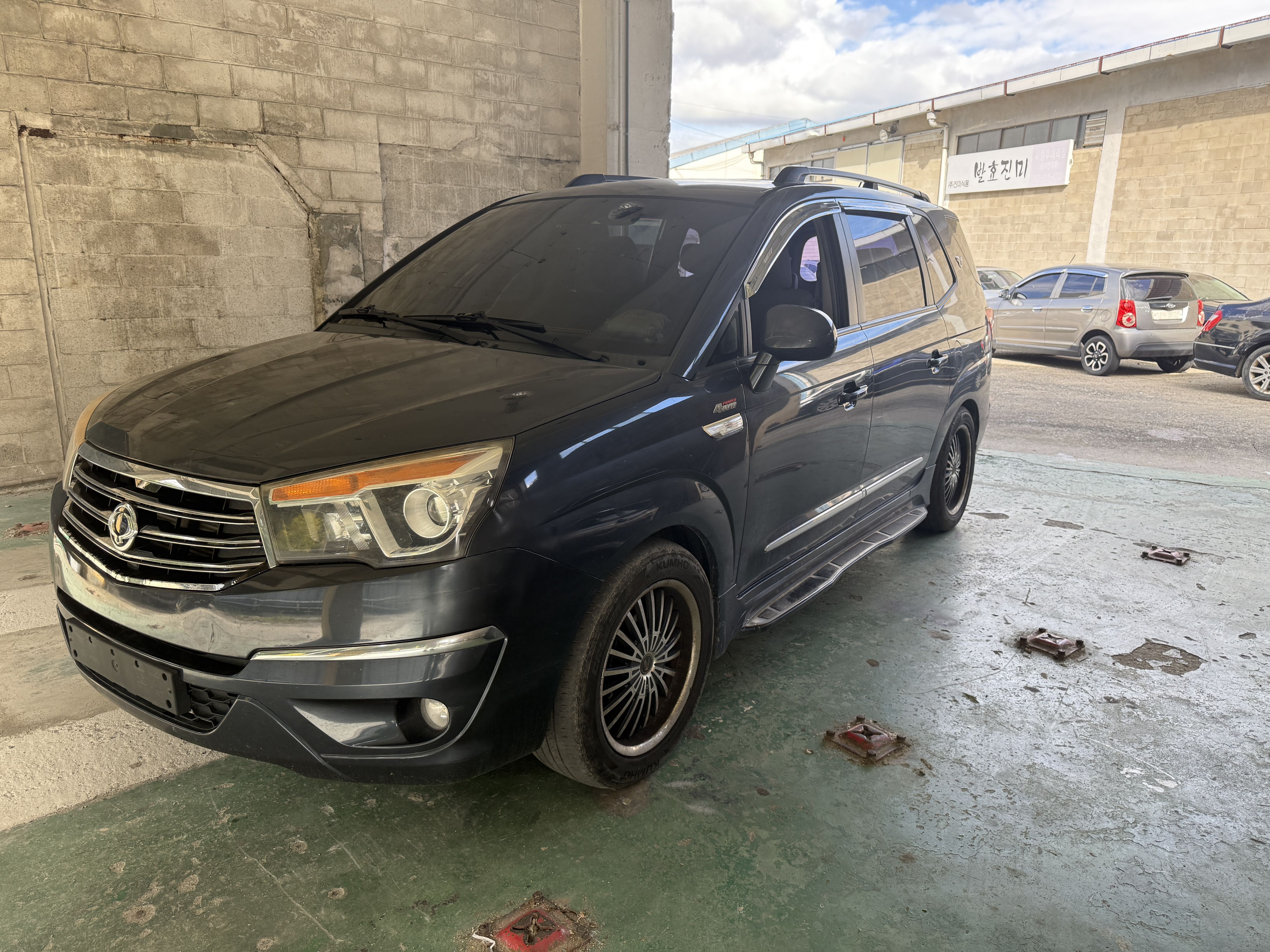 2014 KGM (Ssangyong) Korando Turismo