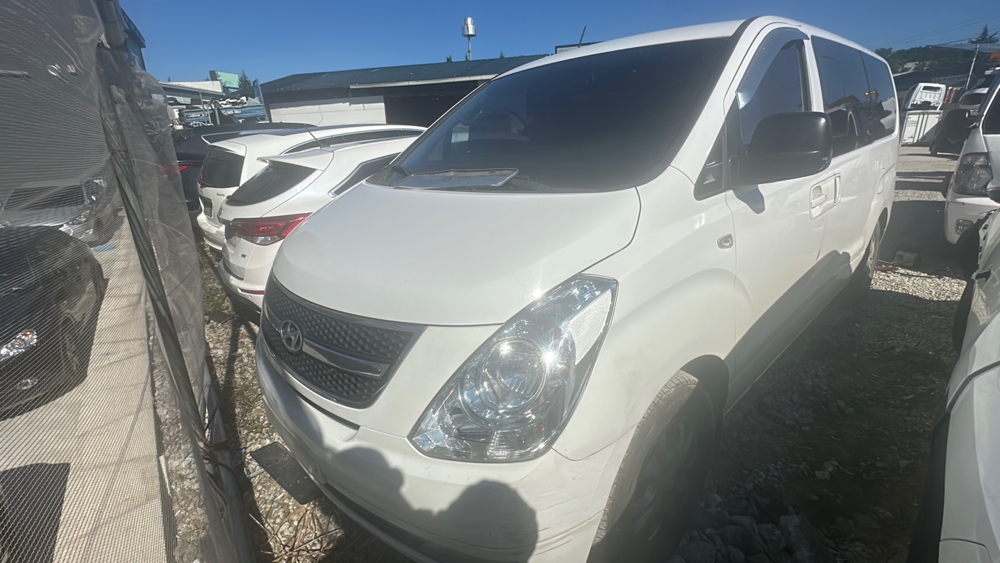 2014 Hyundai Grand Starex