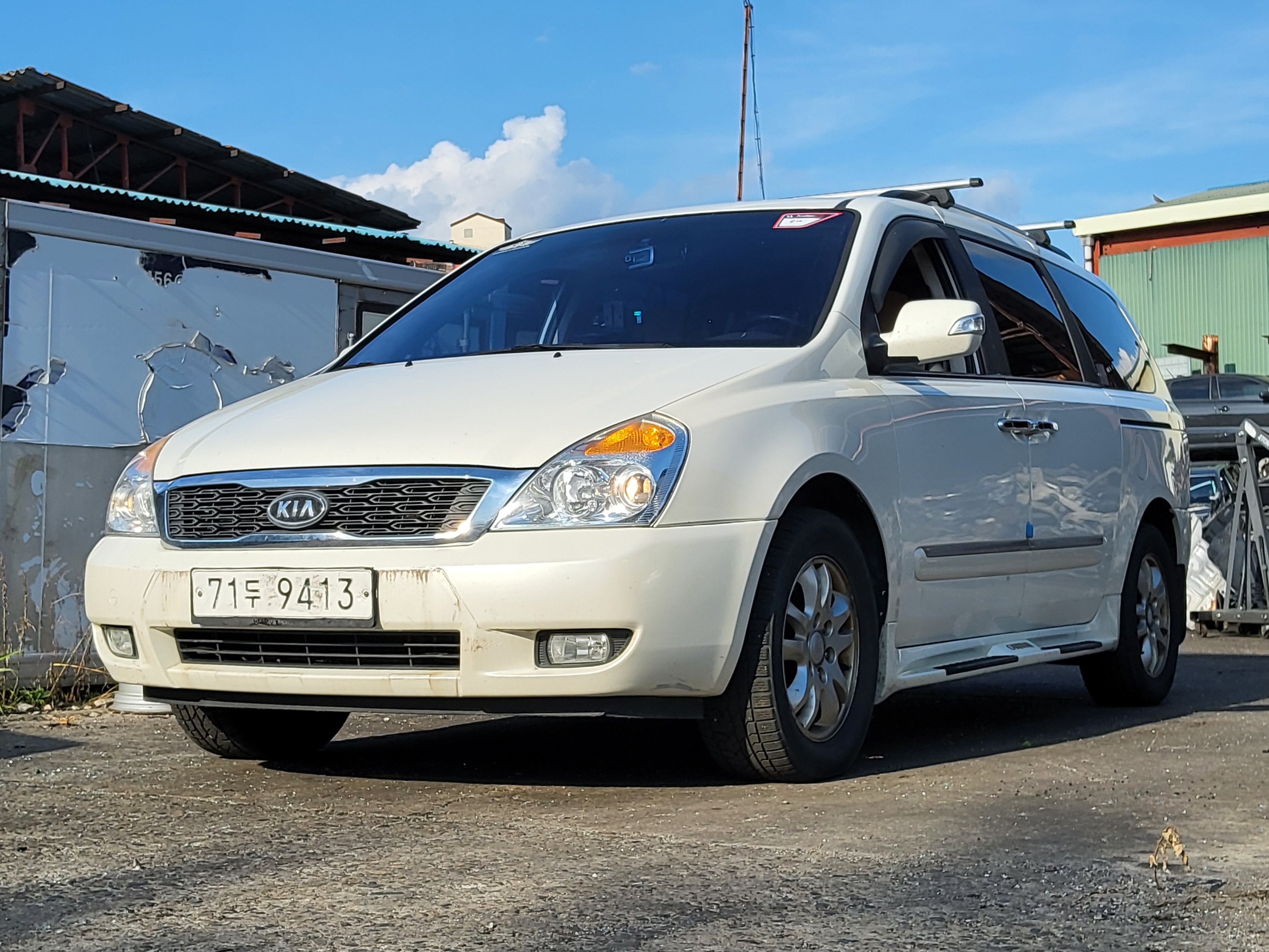 2011 Kia Grand Carnival R