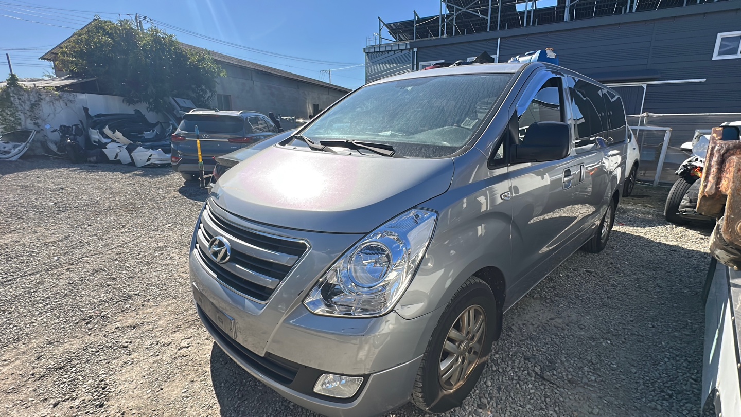 2016 Hyundai Grand Starex