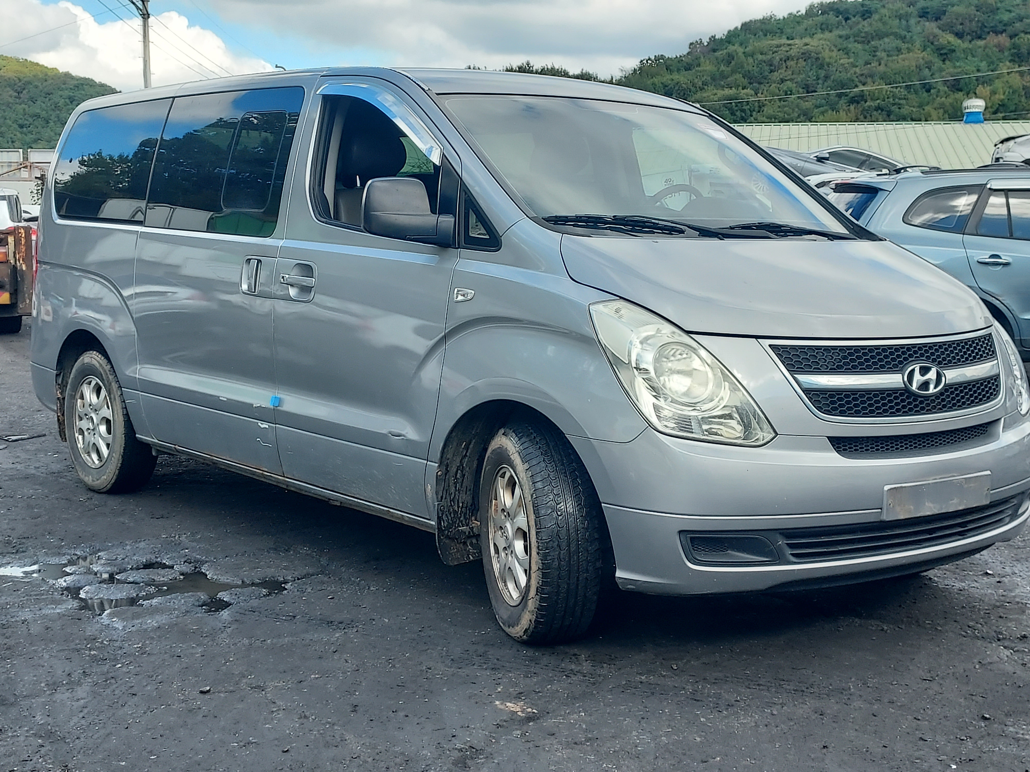 2011 Hyundai Grand Starex