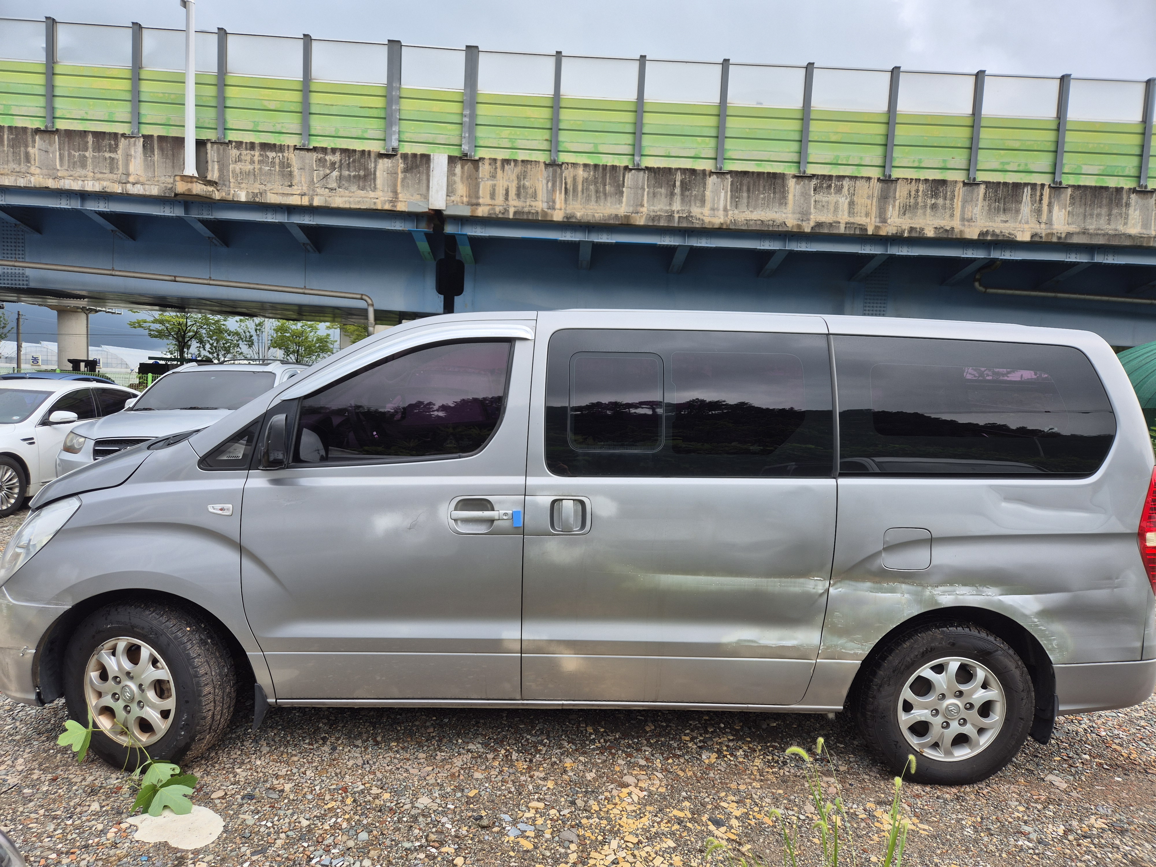 2012 Hyundai Grand Starex