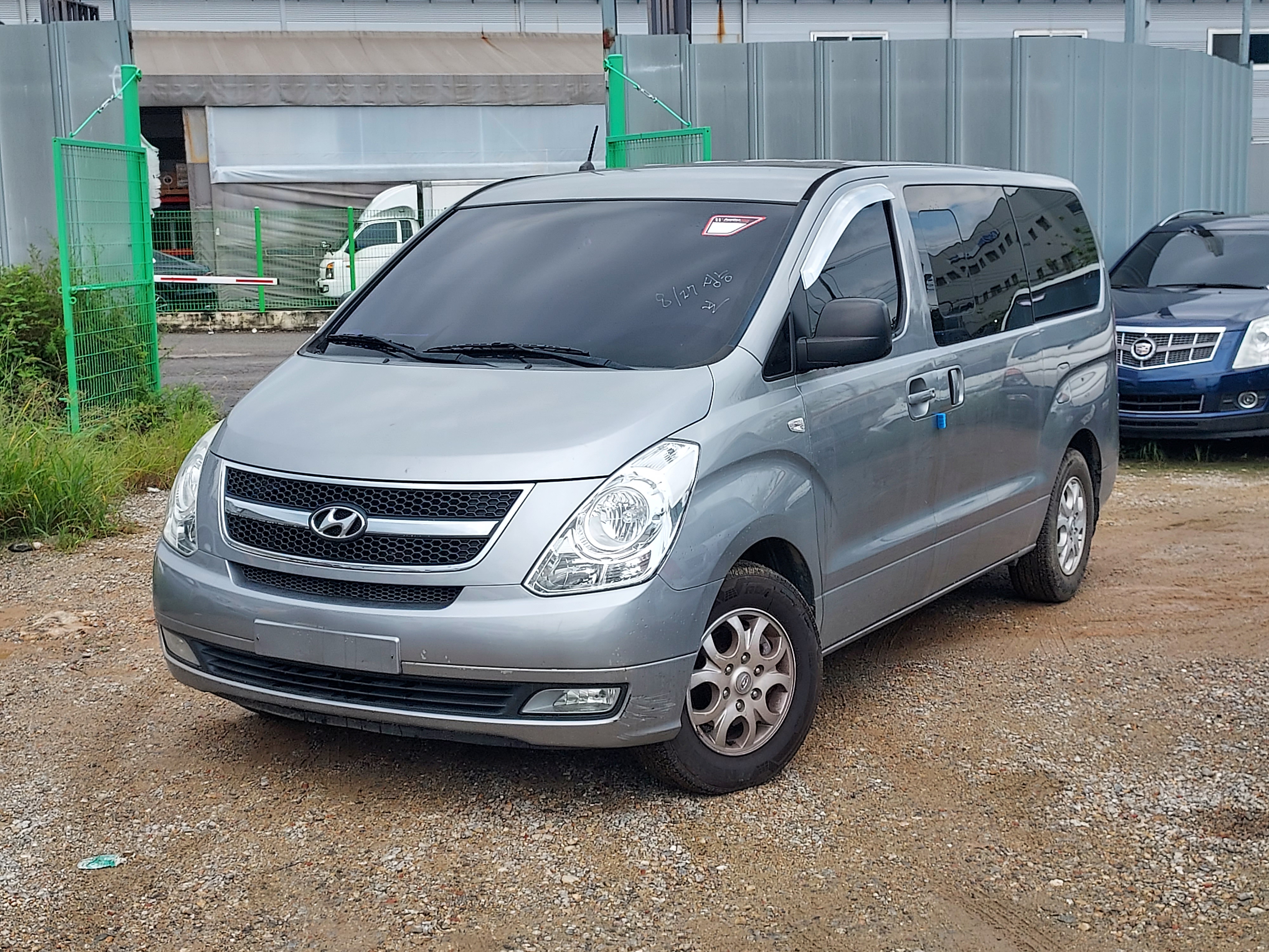 2011 Hyundai Grand Starex