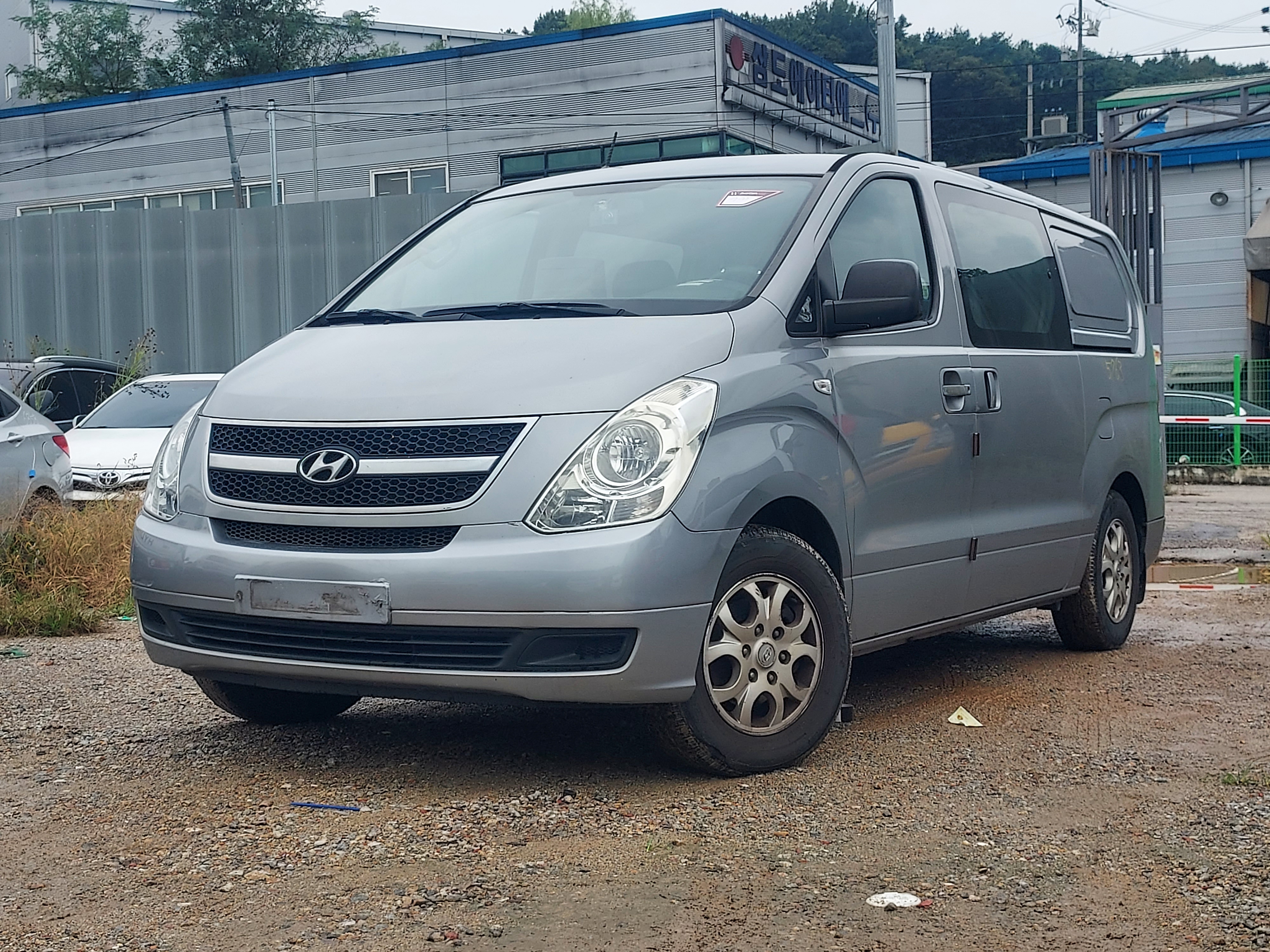 2011 Hyundai Grand Starex