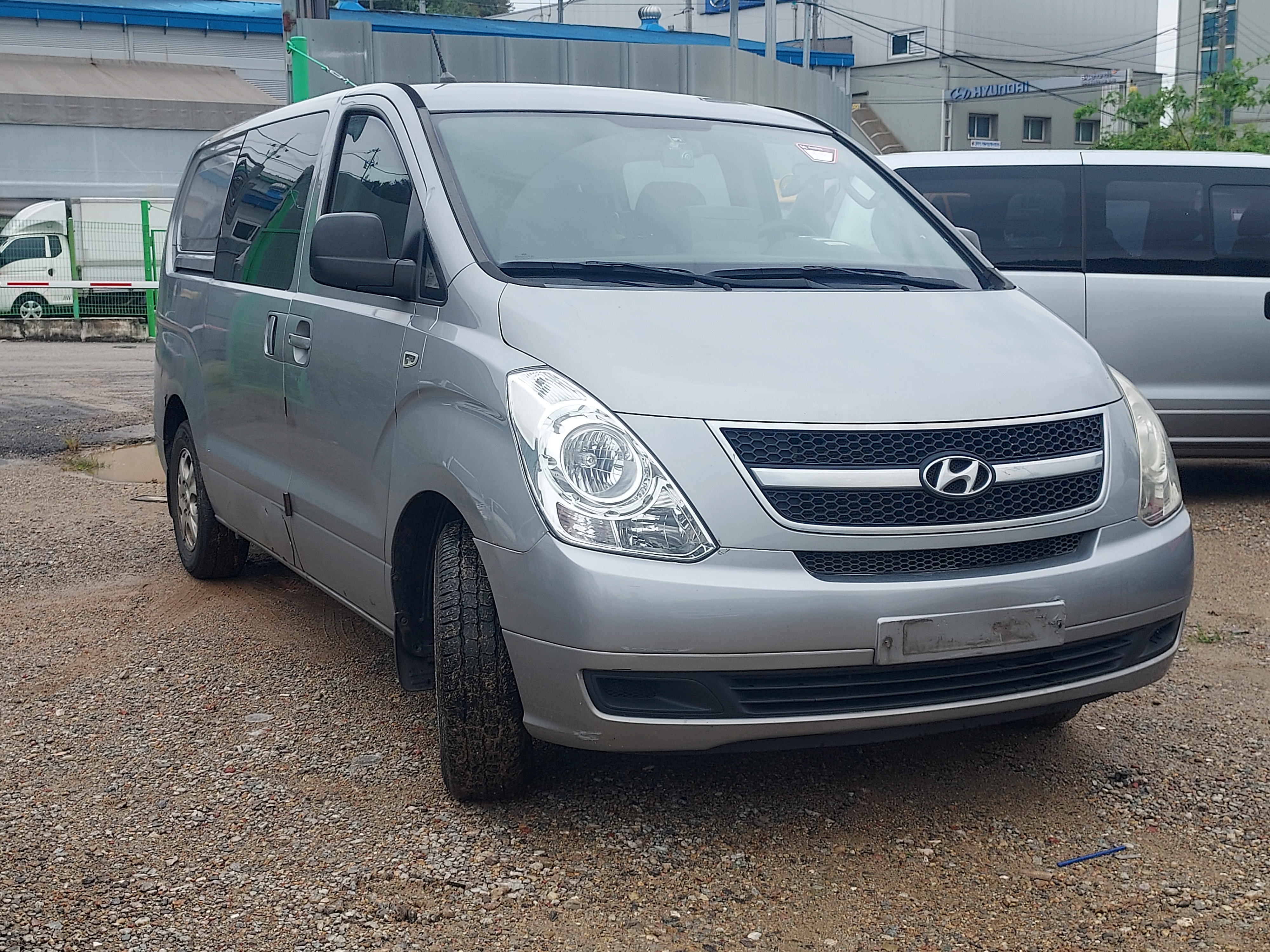 2011 Hyundai Grand Starex