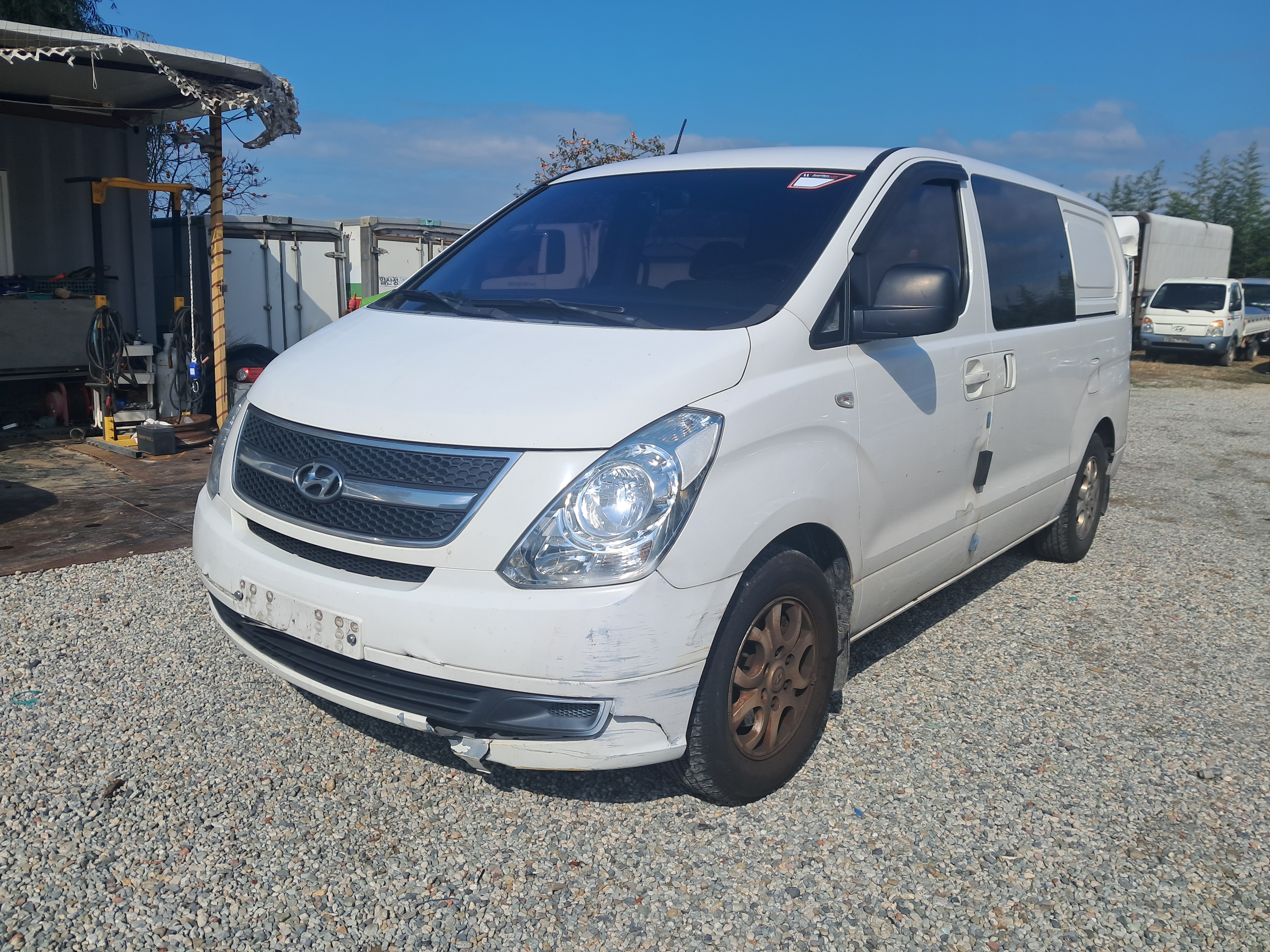 2012 Hyundai Grand Starex