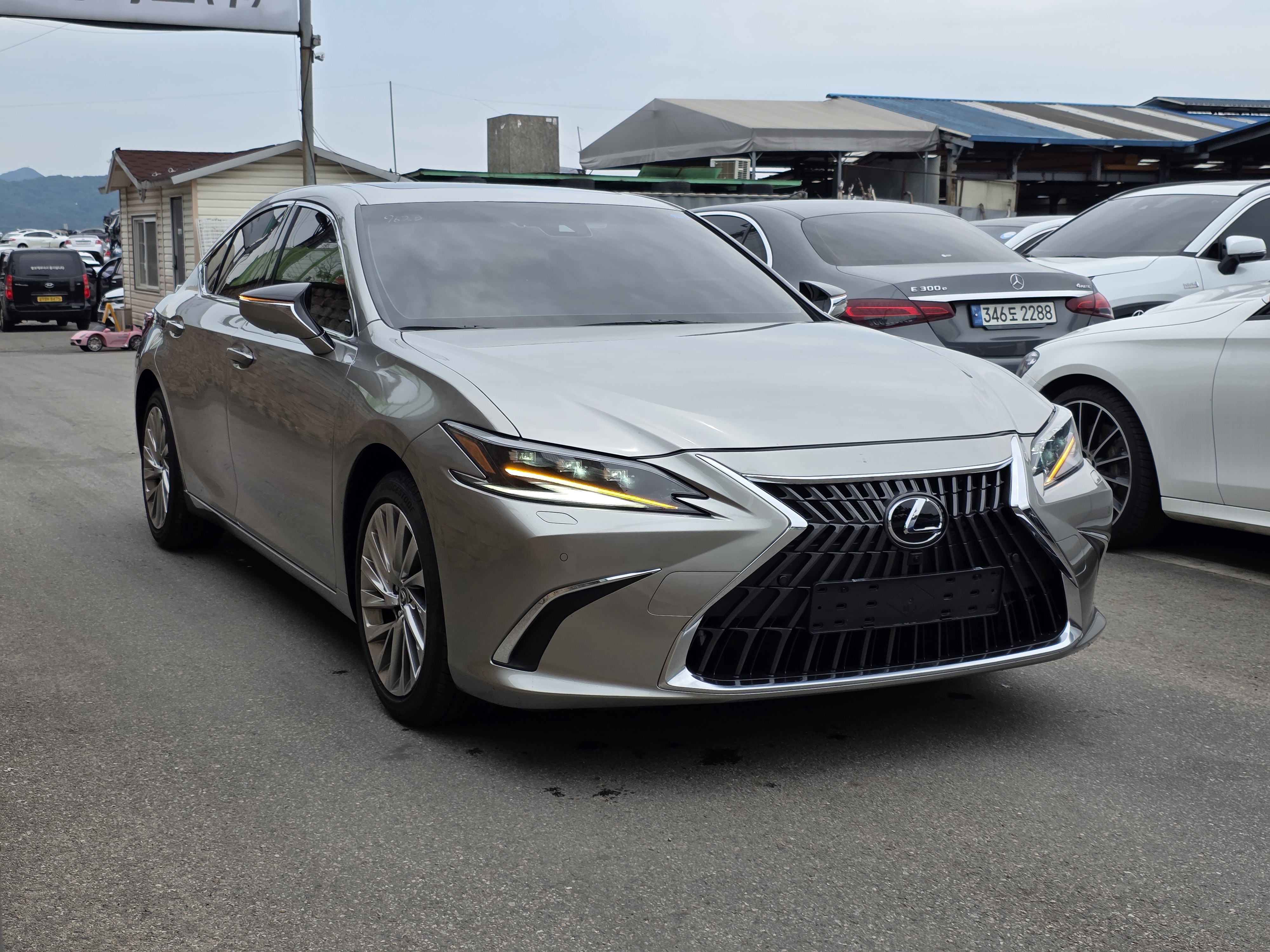 2025 Lexus ES300h 7th Gen
