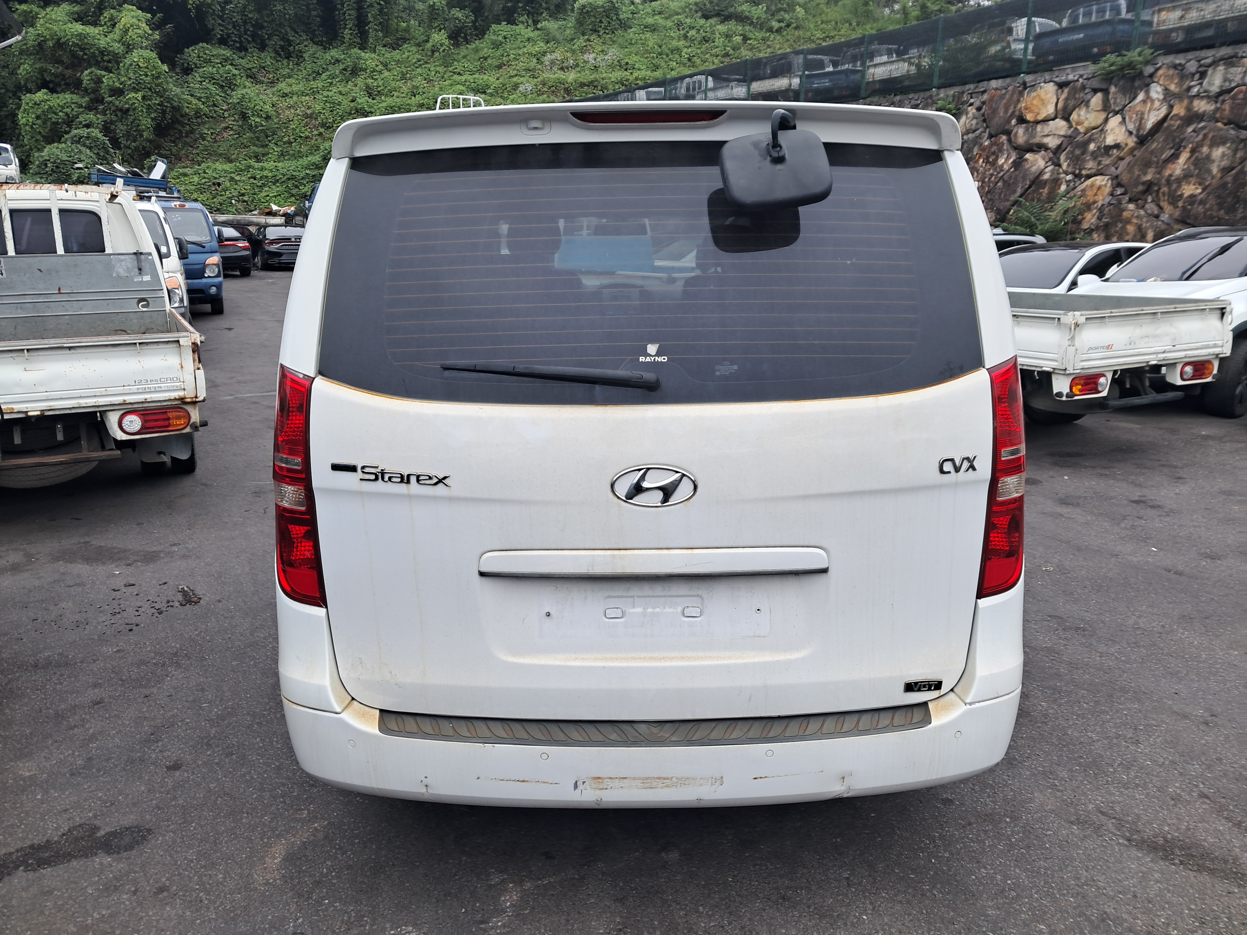 2012 Hyundai Grand Starex