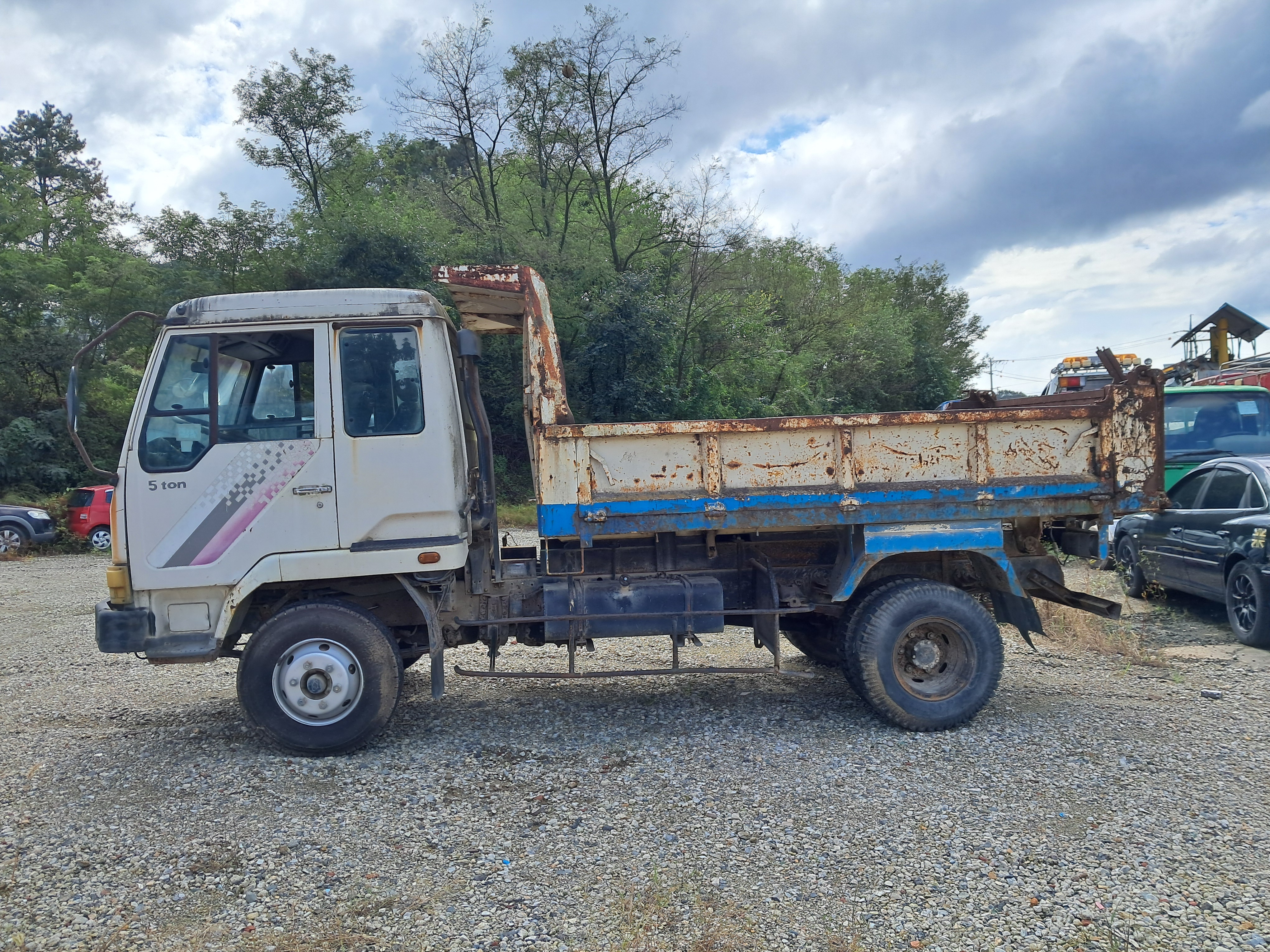 1997 Hyundai 5ton dump truck