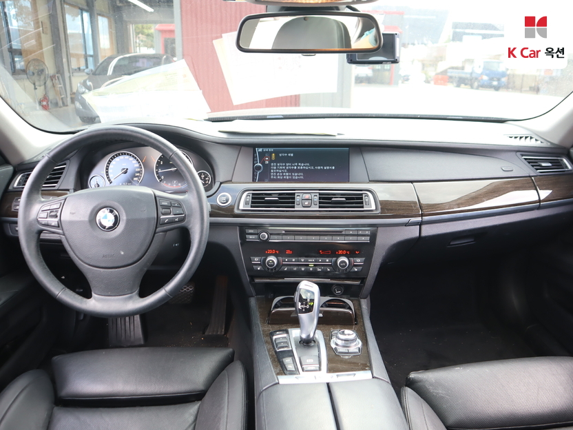 2012 BMW 7 Series (F01)
