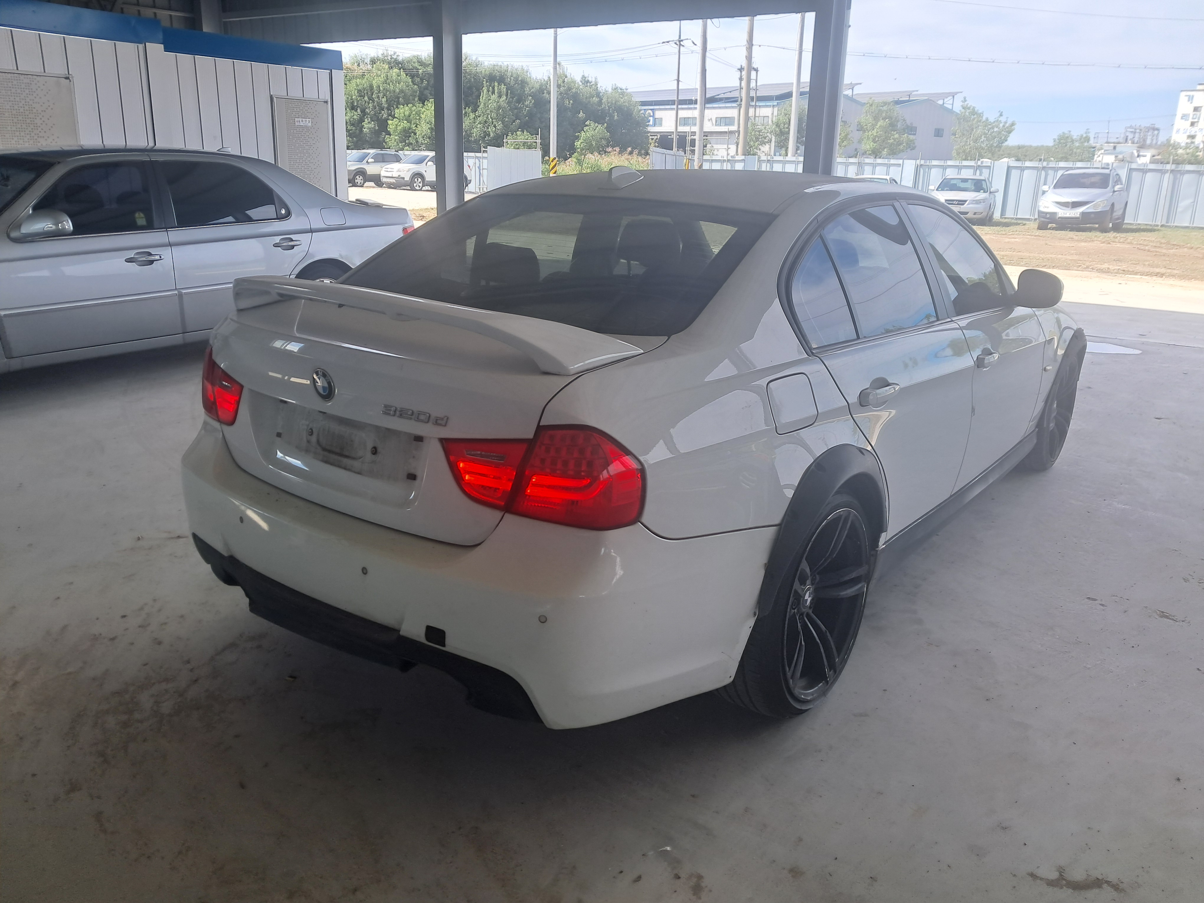 2011 BMW 3 Series (E90)