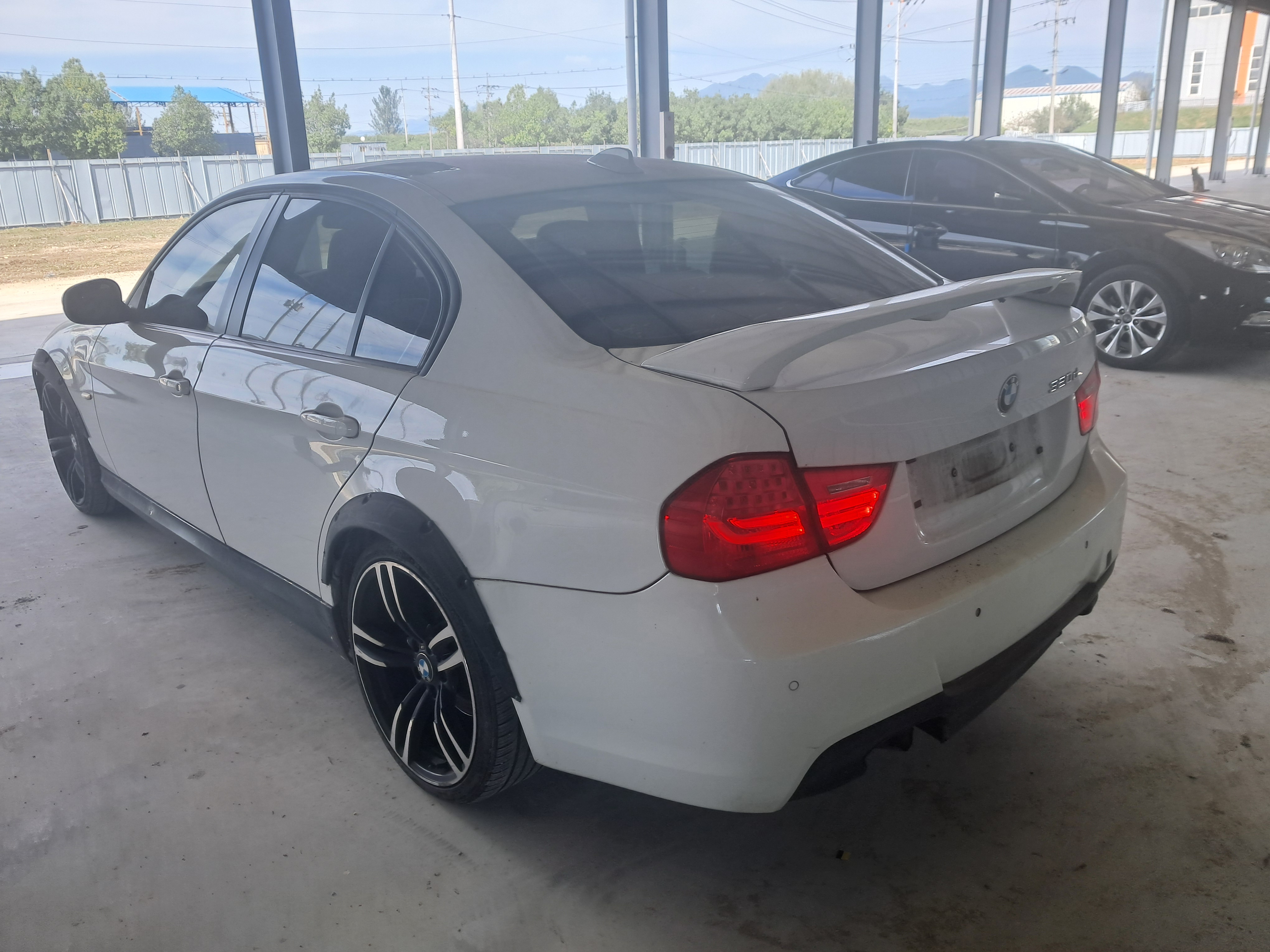 2011 BMW 3 Series (E90)